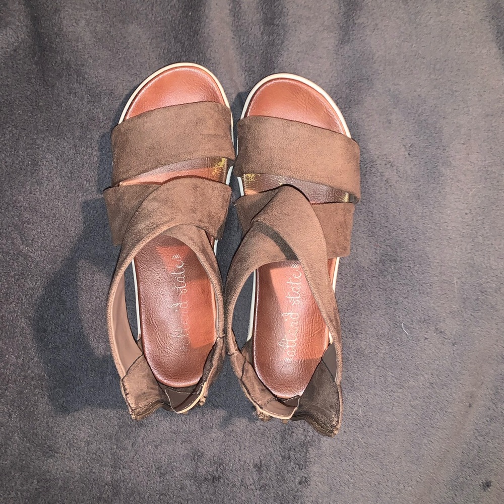 Sandals - Picture 2 of 3